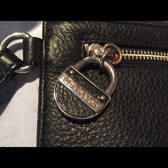 🔥 Calvin Klein Lambskin Pebbled Wristlet EUC - Picture 3 of 7